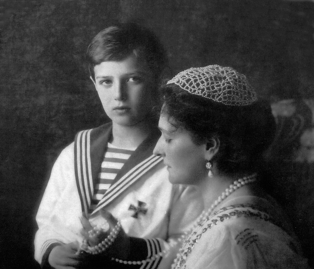 Царевич Алексей с матерью