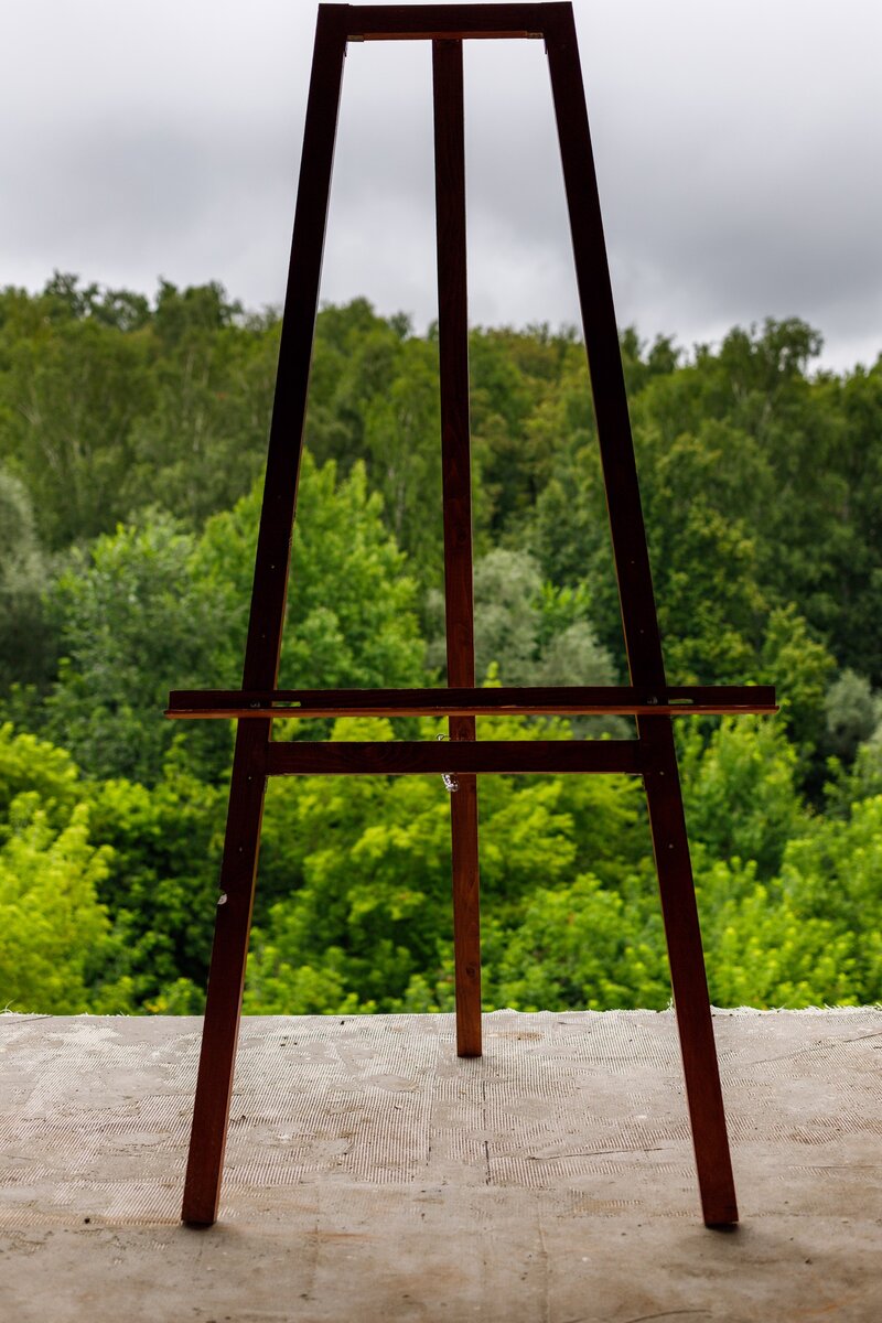 Балкон с мольбертом)