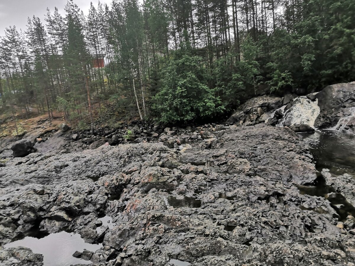 Вулкан Гирвас,на мой взгляд,место, которое обязательно нужно увидеть.