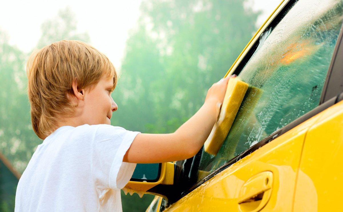 дети раннего возраста. Near and far for kids. листовка внимание дети. детский центр умные дети брянск. Near far flashcards.