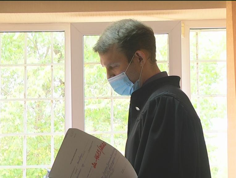 Предыдущий судья (на фото) взял самоотвод