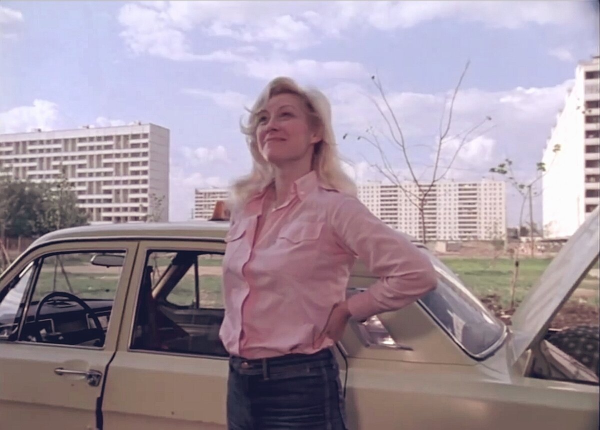 Людмила Сергеевна, Люся, мама Кати. Кадр из фильма "Вам и не снилось". 