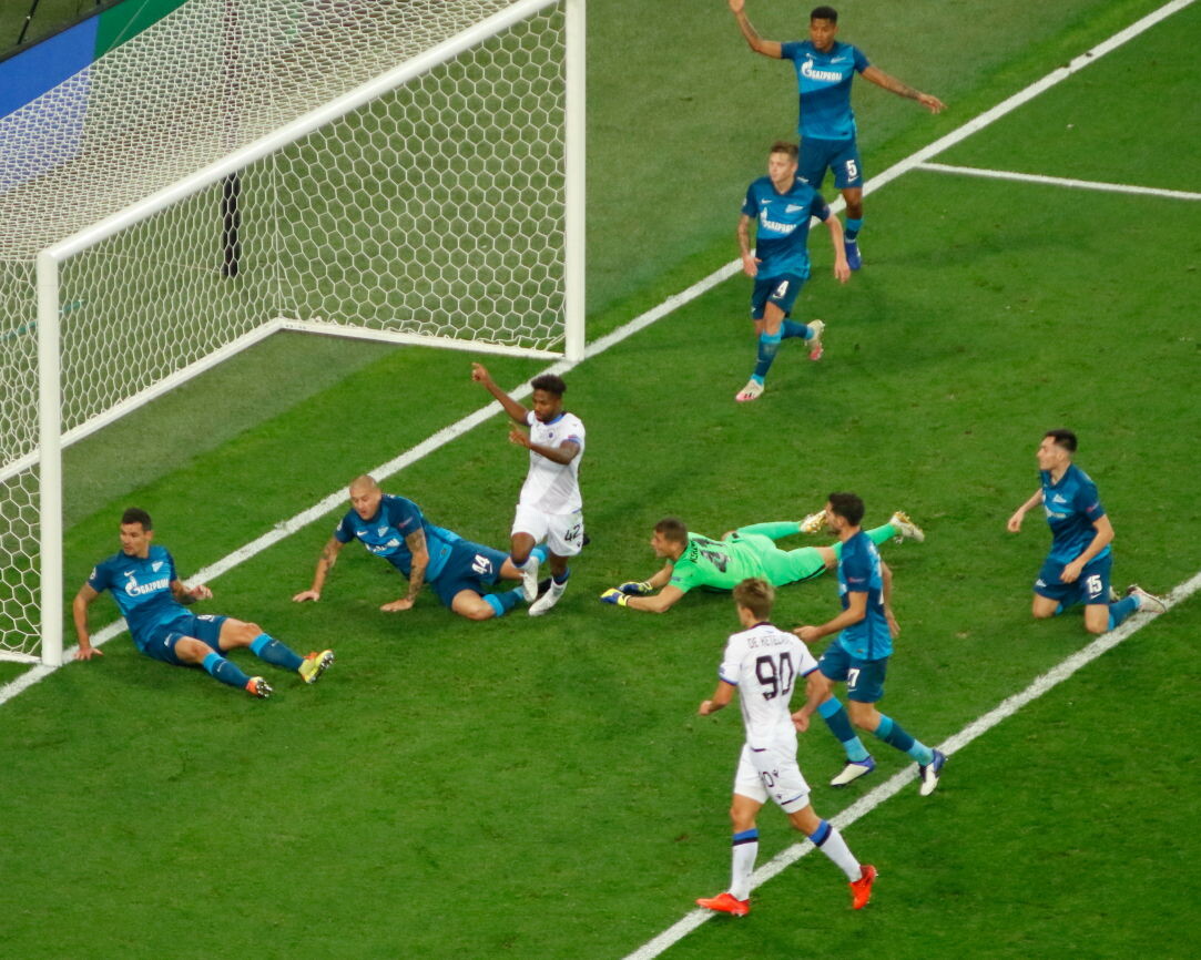 ФК "Брюгге" обыграл "Зенит" в матче Лиги Чемпионов