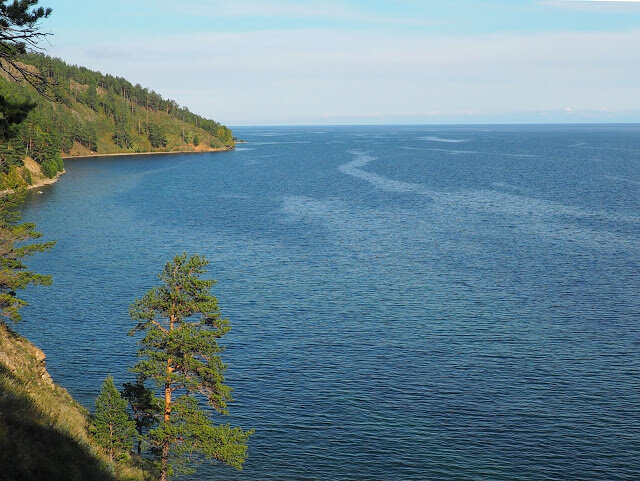 Озеро Байкал. Вид с Большой Байкальской тропы.