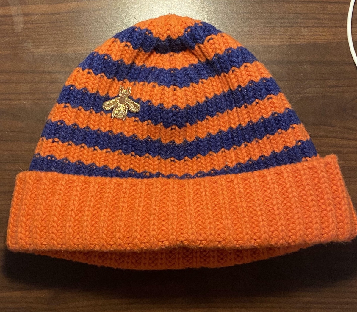 Золотая пчела подкупает.