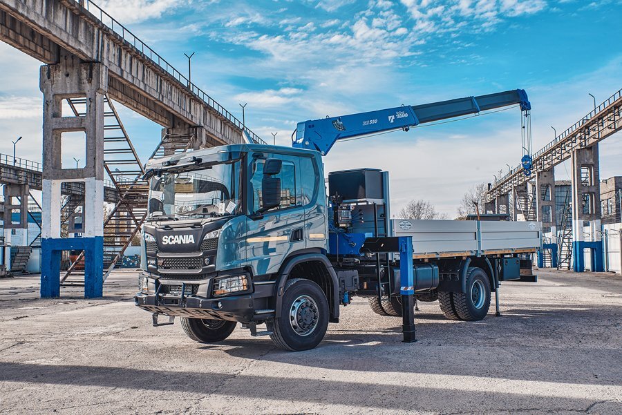 «Чайка-Сервис» выпустил новый бортовой грузовик Scania P380 с КМУ Чайка-Tadano