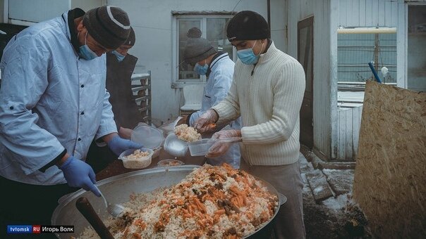 Фото из открытого  источника.г. ТОМСК УЗБЕКСКАЯ  ДИАСПОРА  ГОТОВИТ ДЛЯ  МЕДИКОВ  КОВИД  ГОСПИТАЛЯ  ПЛОВ