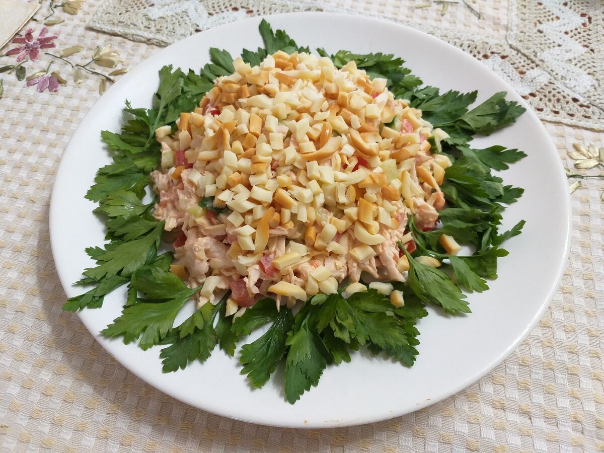 Салат муравейник. Салат с сырной косичкой. Салат с сыром «косичка»: вкусно и просто. Мясной салат Муравейник.