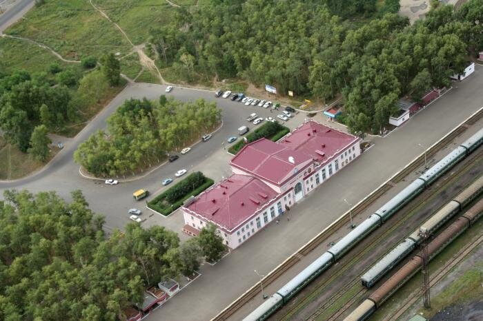 Жд комсомольске на амуре хабаровск. Комсомольск-на-Амуре (станция). ЖД вокзал Комсомольск-на-Амуре. Вокзал Комсомольск на Амуре. ЖД станция Комсомольск на Амуре.