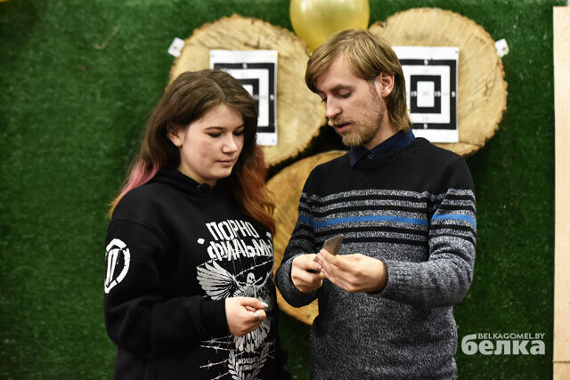 ВЛАДИСЛАВ ГРАЧЁВ: «ПРОСТО МЕТНУТЬ НОЖ В СТЕНУ МОЖЕТ КАЖДЫЙ. ЧТОБЫ НАУЧИТЬСЯ ПОПАДАТЬ ТОЧНО В ЦЕЛЬ, НУЖНО ТРЕНИРОВАТЬСЯ ГОДАМИ»