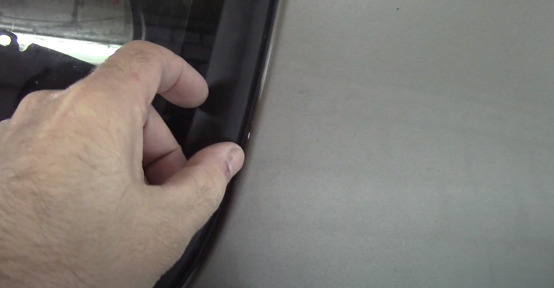 Резинка очень плотно прилегает.