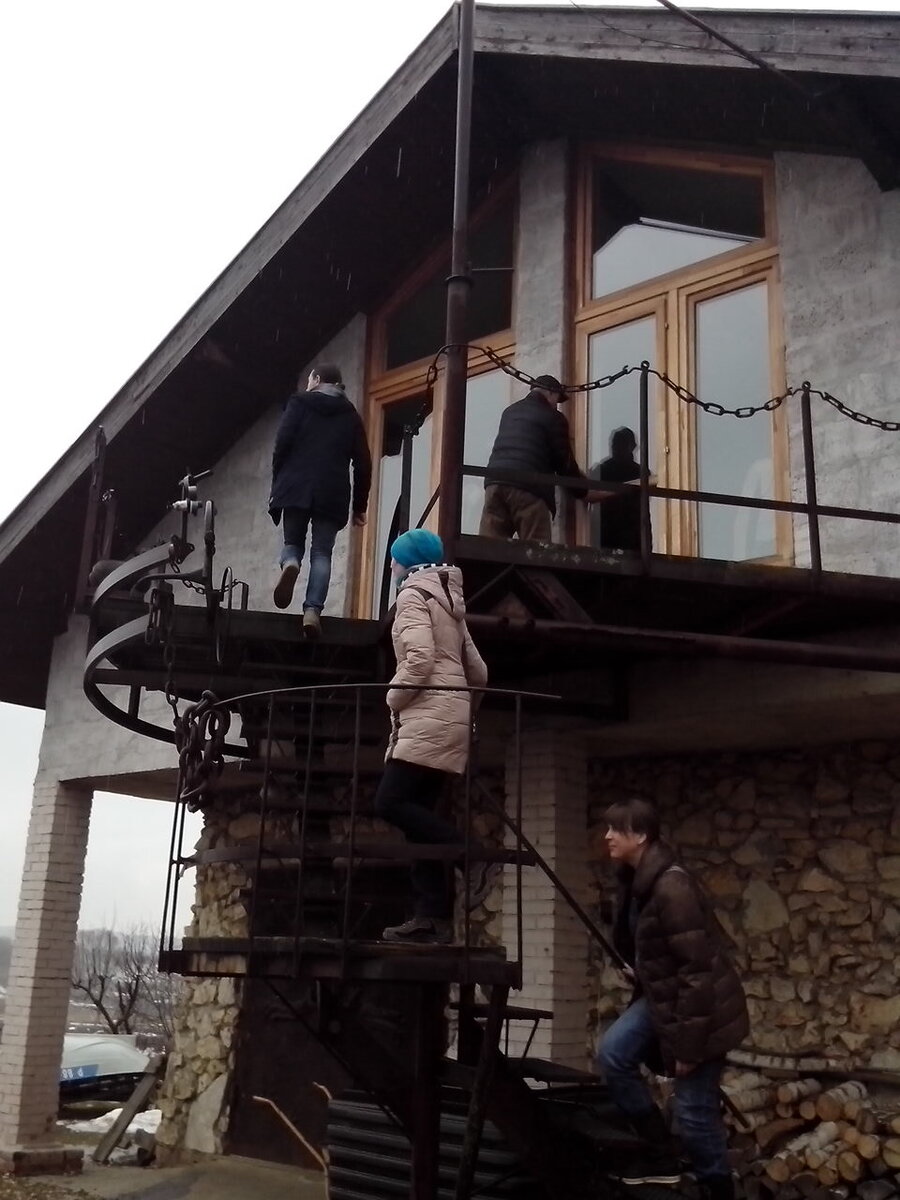 Поднимаемся в галерею Художника! 