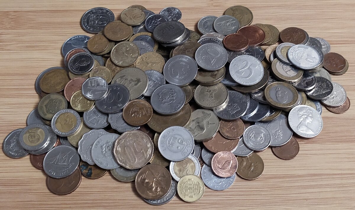 Лот иностранных монет, который я приобрёл