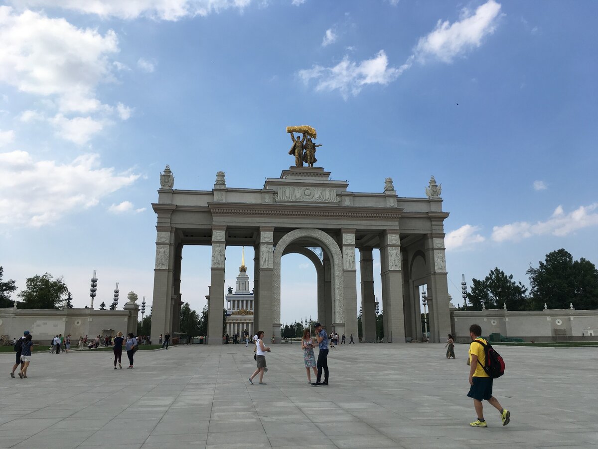 Главный вход в ВДНХ