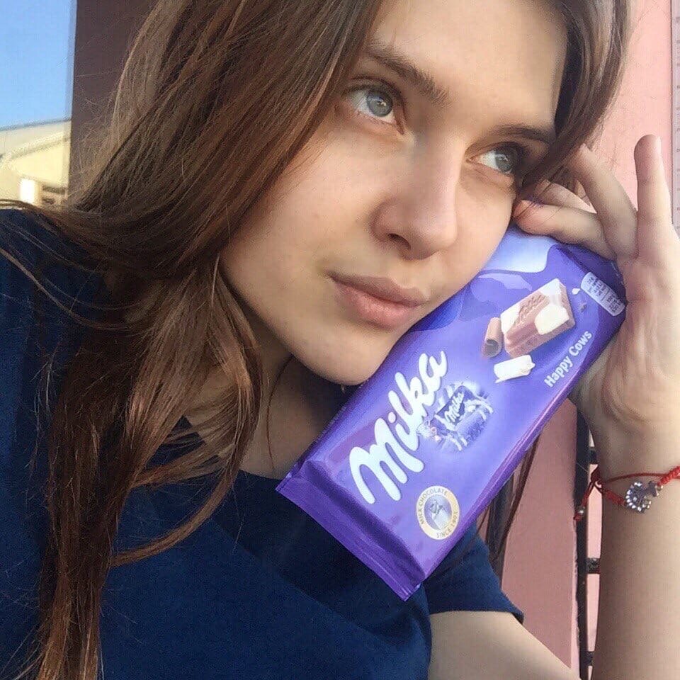 Вы уже поняли про кого сегодняшняя рецензия. Про плитку, что является прямым воплощением добра и зла, тьмы и света, чёрного и белого, льда и пламени, простого и гениального.