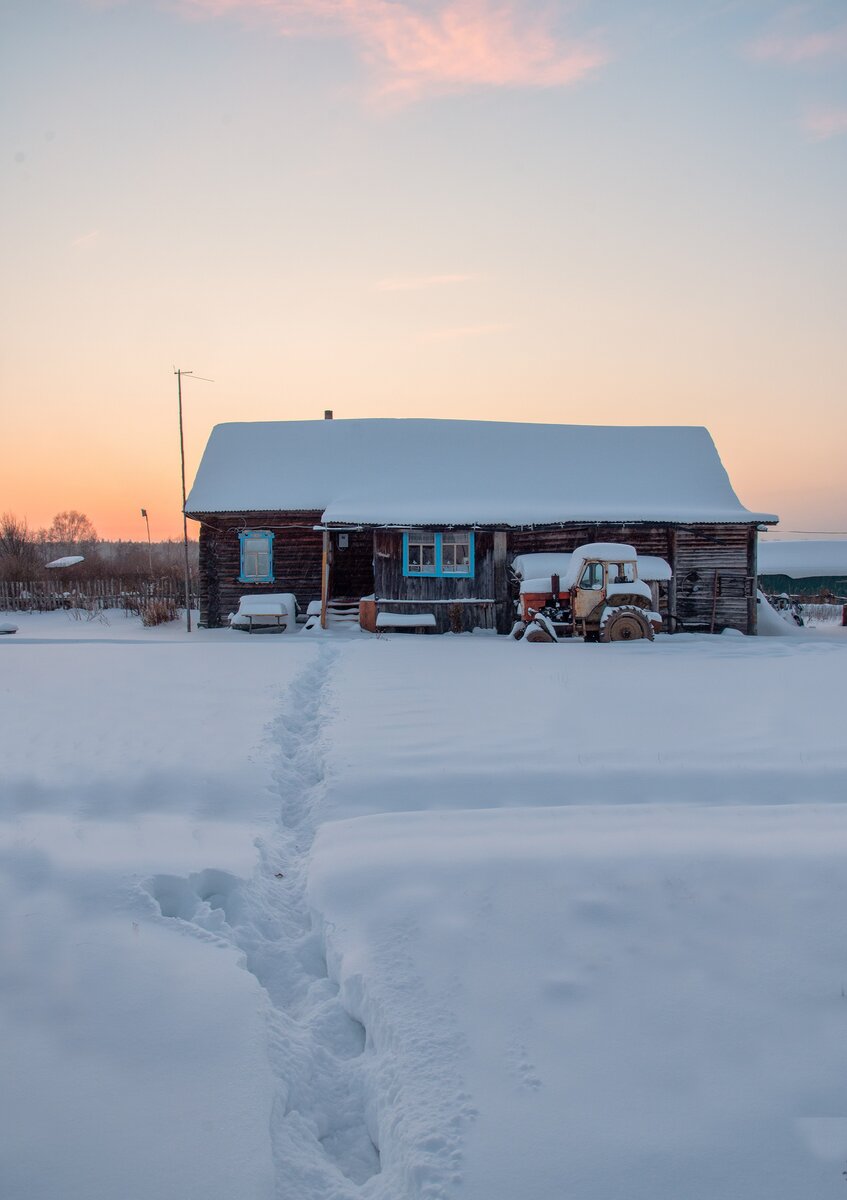 красивый закат в нашей деревне .