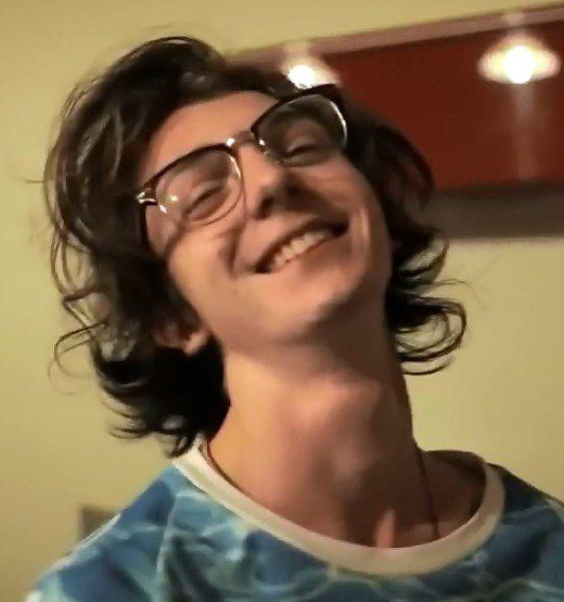 Yung Trappa (Янг Трэппа) – рэп-исполнитель. Вдохновившись иностранными хип-хоп артистами, начинает делать свои треки на личном ноутбуке. В пятнадцать лет впервые попробовал свои силы в студии звукозаписи. Широкого слушателя получил в 2014-ом после выпуска микстейпа "Jessie Pinkman 2" и участия в "Versus Battle".
