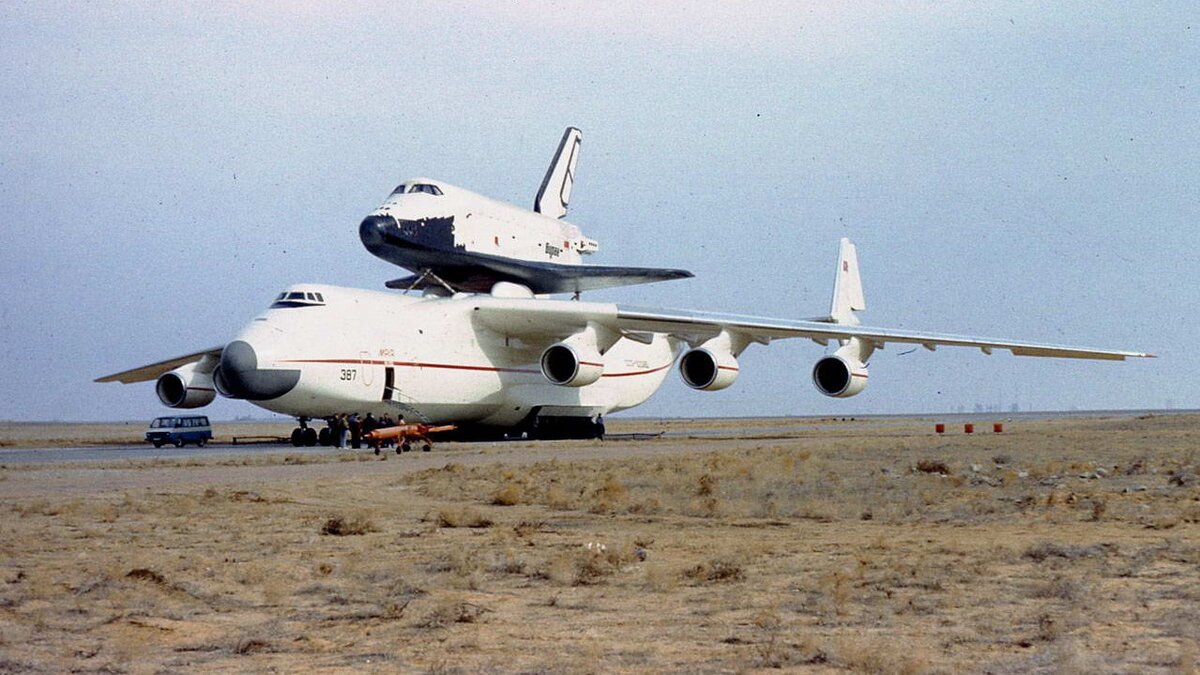 "Буран" и "Мрия". Взято из Яндекс-картинок