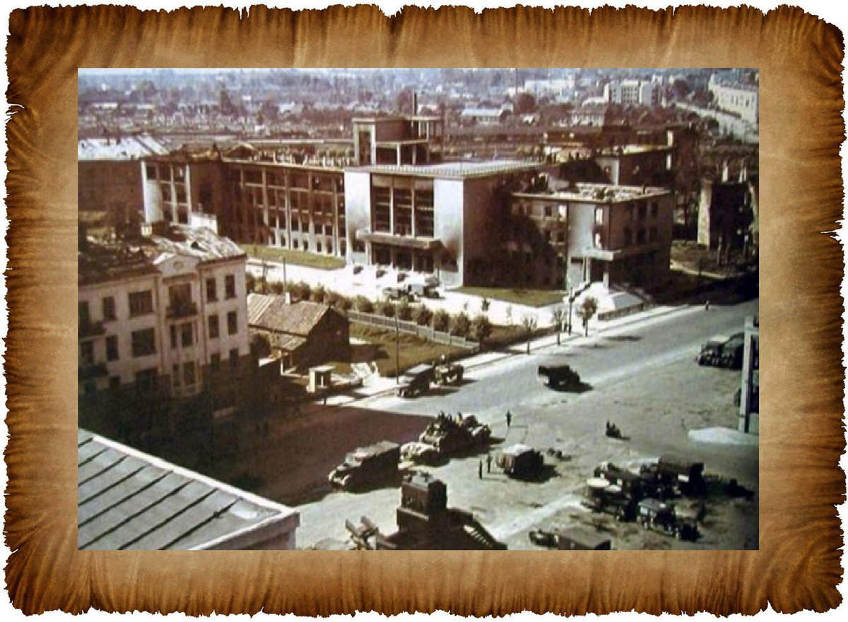 Главный корпус университета в 1942 году, www.wikiwand.com