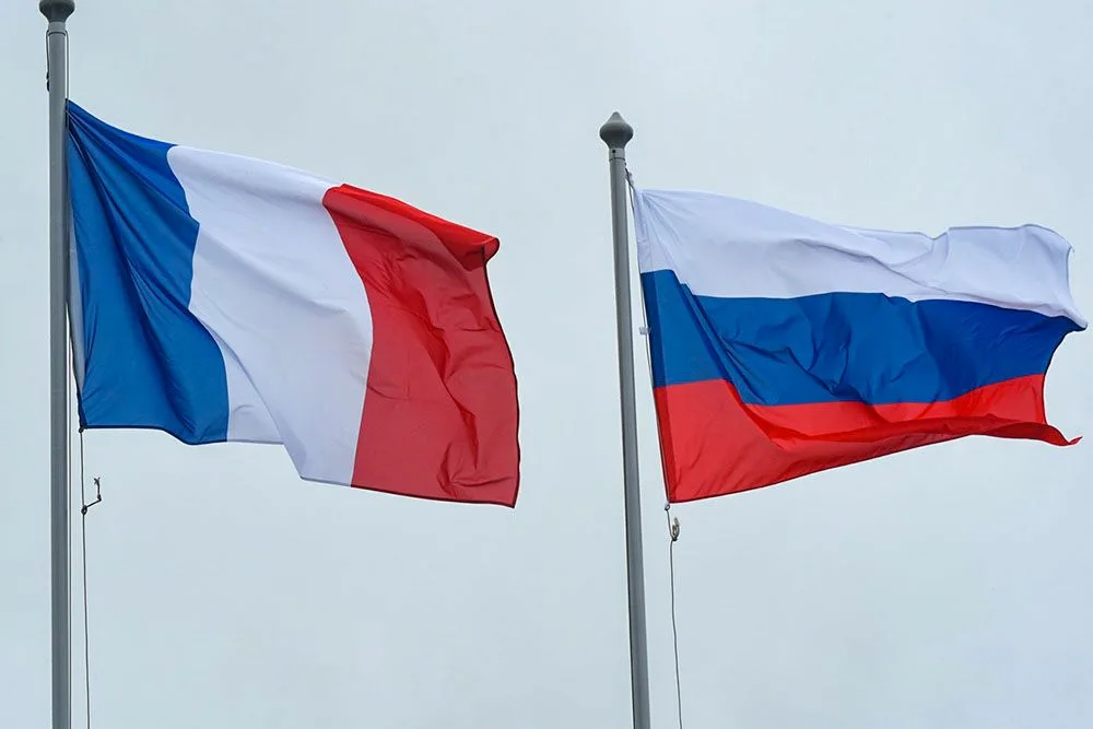 Russian france. Россия и Франция. Флаг Франции и России. Российский и французский флаги. Российско-французские отношения.