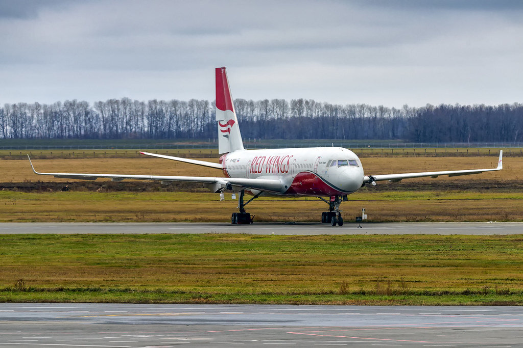 Туполев Ту-204 RA-64050 RedWings