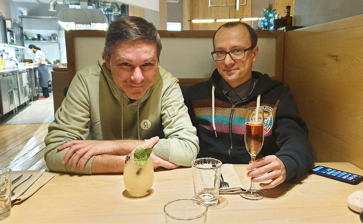 А вот и они :) 03.01.2022 года. Мы знакомы с Ильёй ровно год!