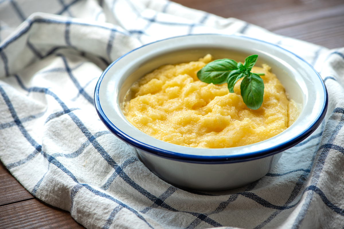 Палента что это такое. Polenta кукурузная каша. Кукурузная каша итальянская Полента. Итальянская каша Полента. Кукурузная каша Полента.