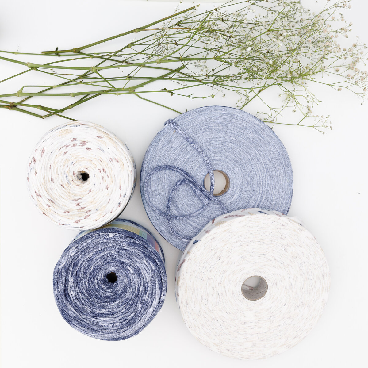 Трикотажная пряжа NITKA в мотках и роликах