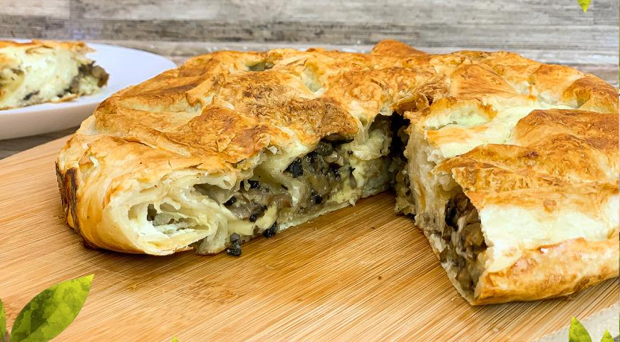 Пирог из лаваша с начинкой из грибов и сыра