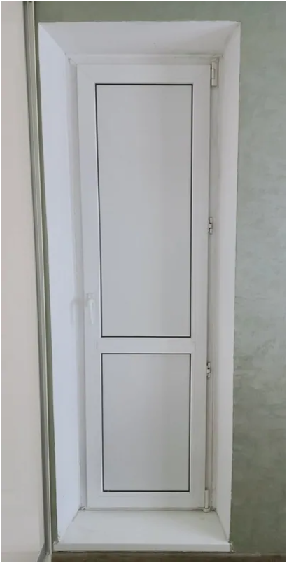 дверь на балкон полностью из сэндвич-панели