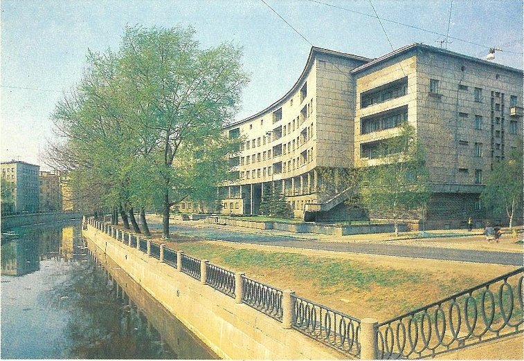  жилого дома Ленсовета. Фрагмент открытки 1988 года