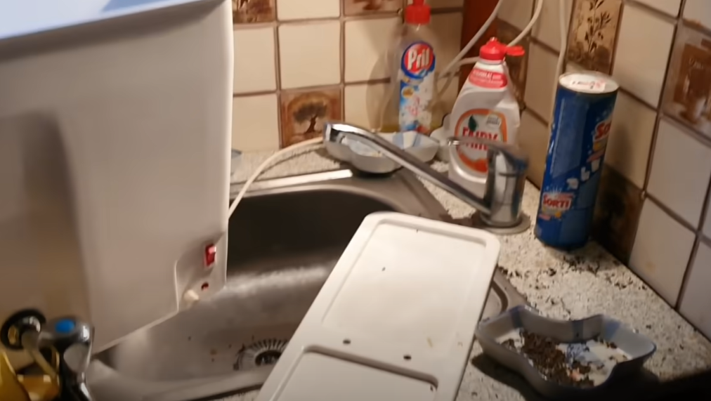 Следы мышиной возни. Если кто-то оставил что-то в зиму... Фото Таша Муляр