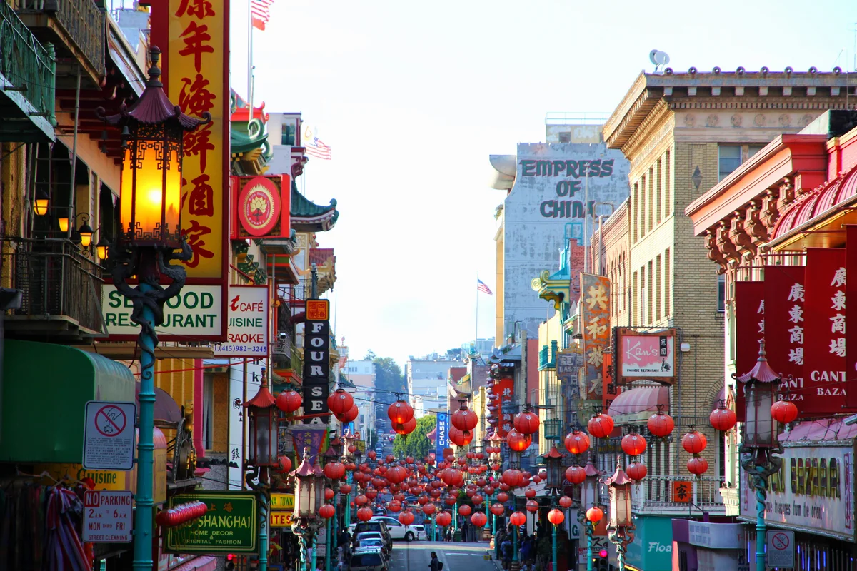 Фото чайнатауна. Чайна-Таун (Сан-Франциско). Сан Франциско Chinatown. Чайна Таун в США. Район Чайнатаун в Сан-Франциско.