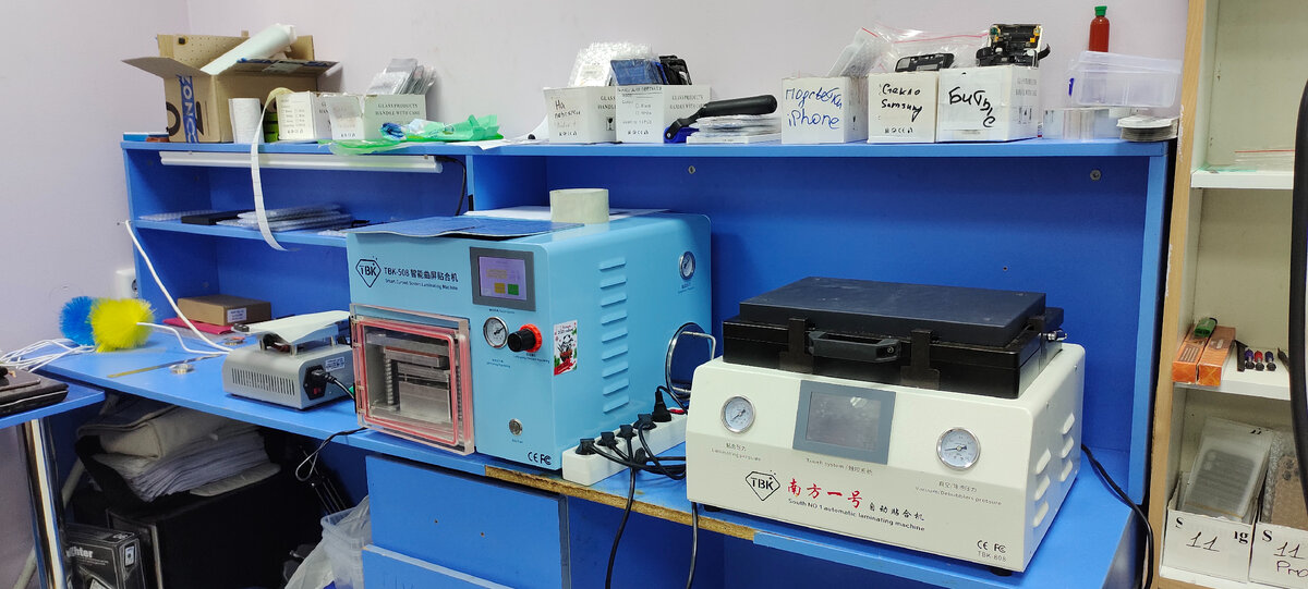 Оборудование в нашем сервисе для переклейки дисплеев