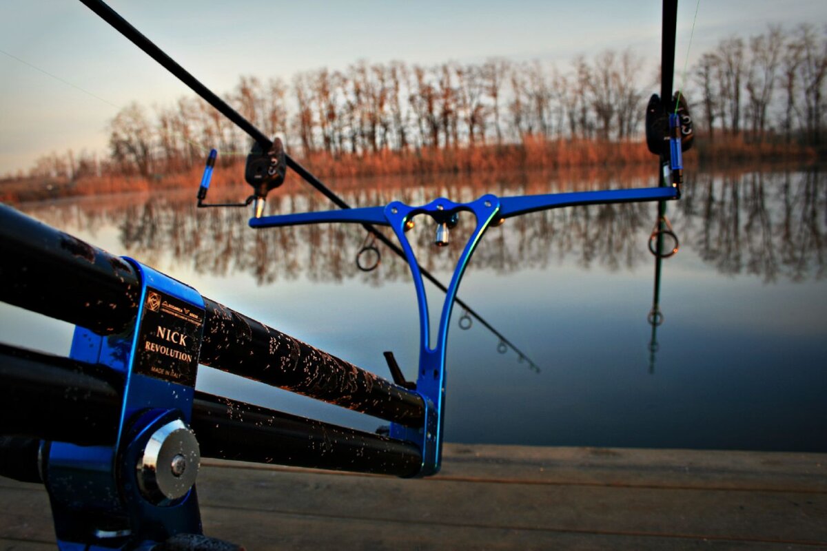 Для любого карпятника томительное ожидание окончания межсезонья сродни заточению. Зимой, когда снасти десятки раз переложены с место на место, навязаны и развязаны сотни поводков, ничего не остается, как мечтать о потеплении и ближайшем выезде. Но где наша ни пропадала? А почему бы не выехать на воду зимой — вы никогда не задумывались?