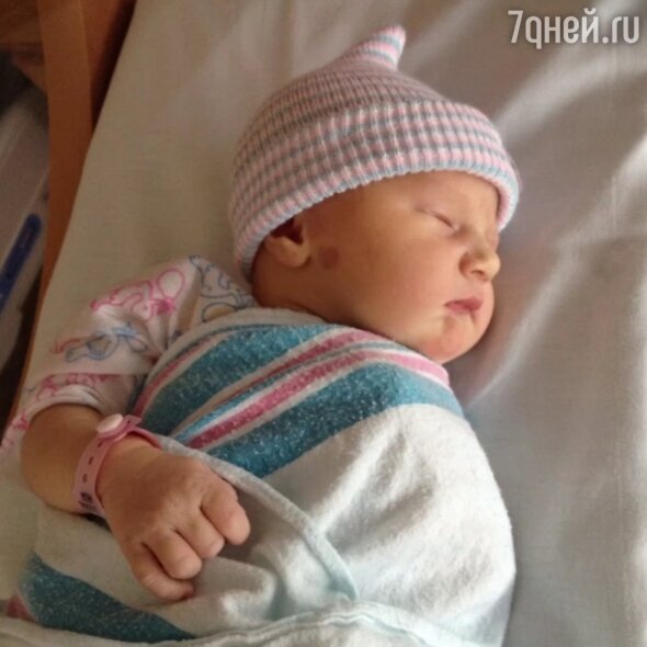    Кристина Орбакайте показала фото из роддома Социальные сети