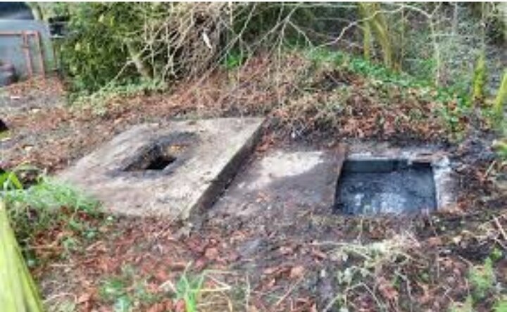 Приспособления для чистки выгребной ямы. Ковш для септика. Очистка выгребной ямы карбидом. Карбид в выгребную яму. Углеродистый кальций.