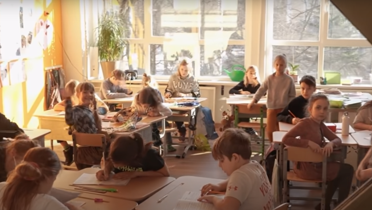 Кадр класса в школе "Апельсин"