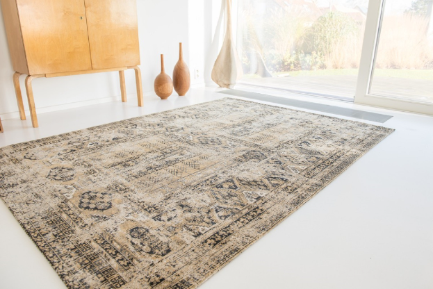 Среднестатистическая советская семья точно бы сплавила это современное ковротворение куда-нибудь на дачу