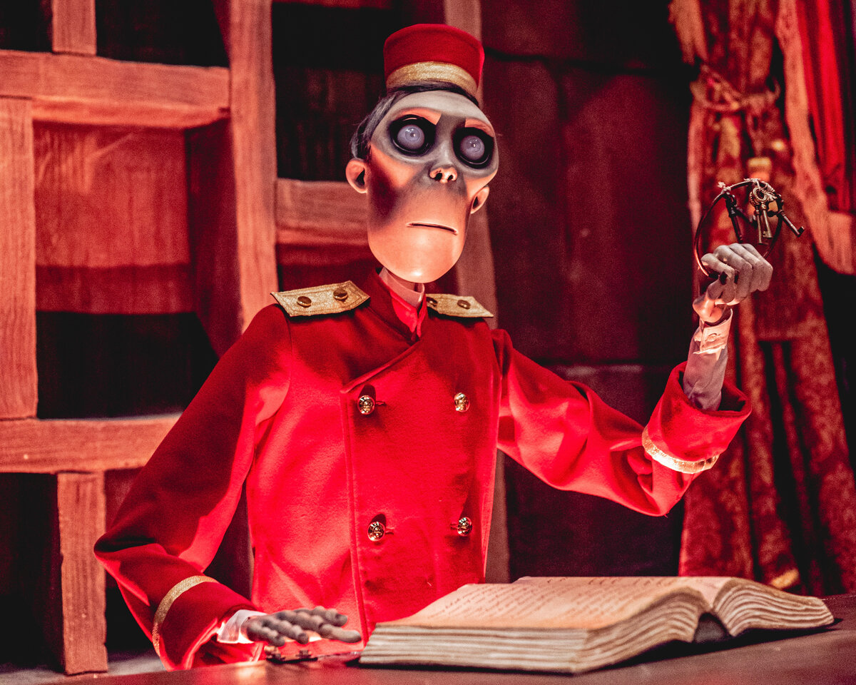 В лобби «Отеля Трансильвания» царит порядок 