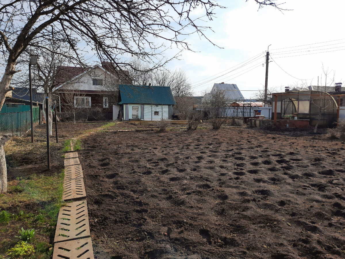 Снег на огороде растаял)