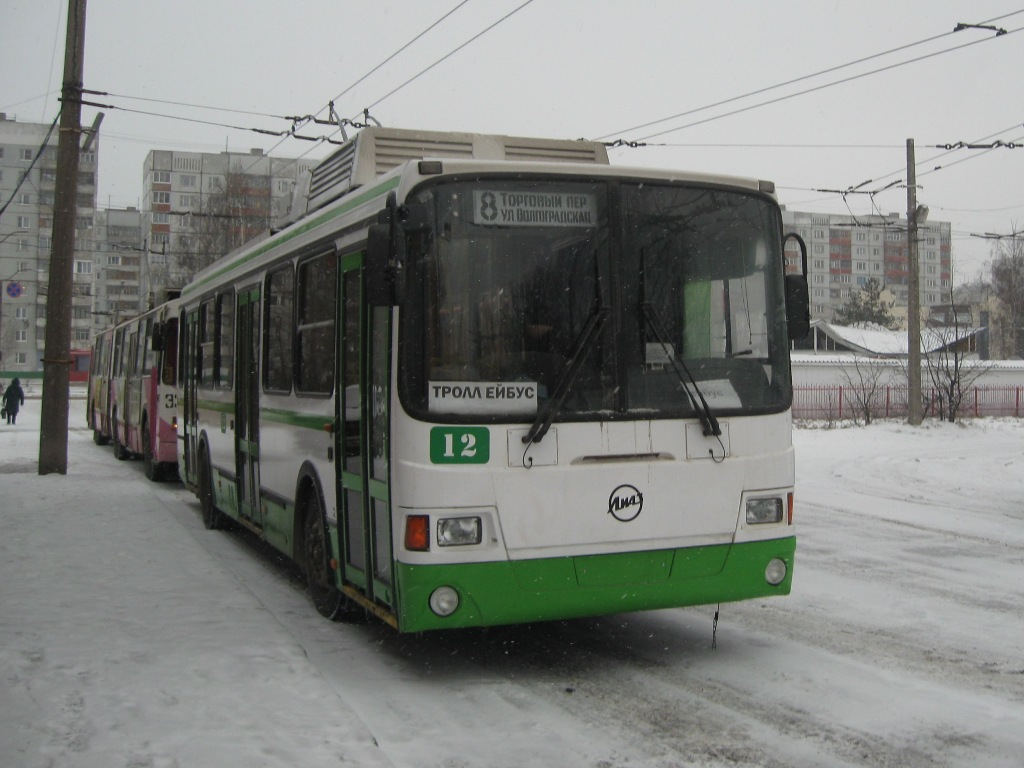 Ярославль. Одно время троллейбусы модели ЛиАЗ-5280 (которые есть и в Рязани) так часто путали с автобусами, что они ездили с табличками "троллейбус"