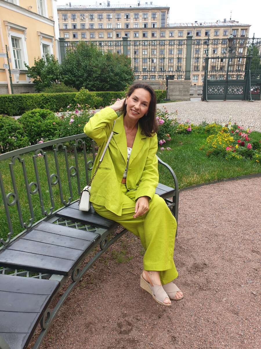 Привет, дорогие читательницы и читатели! Меня зовут Екатерина, добро пожаловать на мой канал. Здесь пишу о моде, стиле и трендах, которые можно носить в обычной жизни. Также пишу о каждодневной бьюти-рутине, как ухаживать за собой дома и в стенах салона.   Все совету действенные, опробованные на личном опыте. 