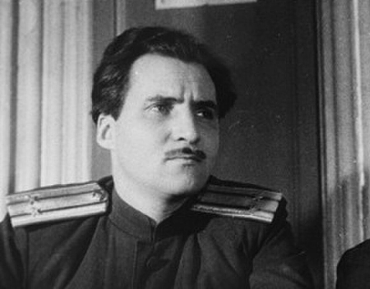 Константин Симонов в 1943 году 