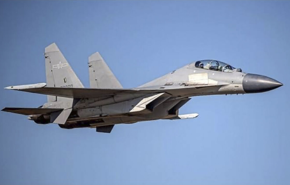    Истребитель J-16 ВВС НОАК  Taiwan Ministry of Defense via AP