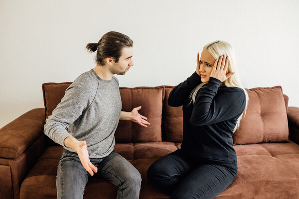 Для дамы сердца вы должны быть фанатом, а не самым большим критиком. Помните, что поддержка — неотъемлемая часть здоровых, счастливых, успешных отношений. Обесценивающие фразы способны подорвать самооценку даже самого сильного духом человека. Фото © Shutterstock