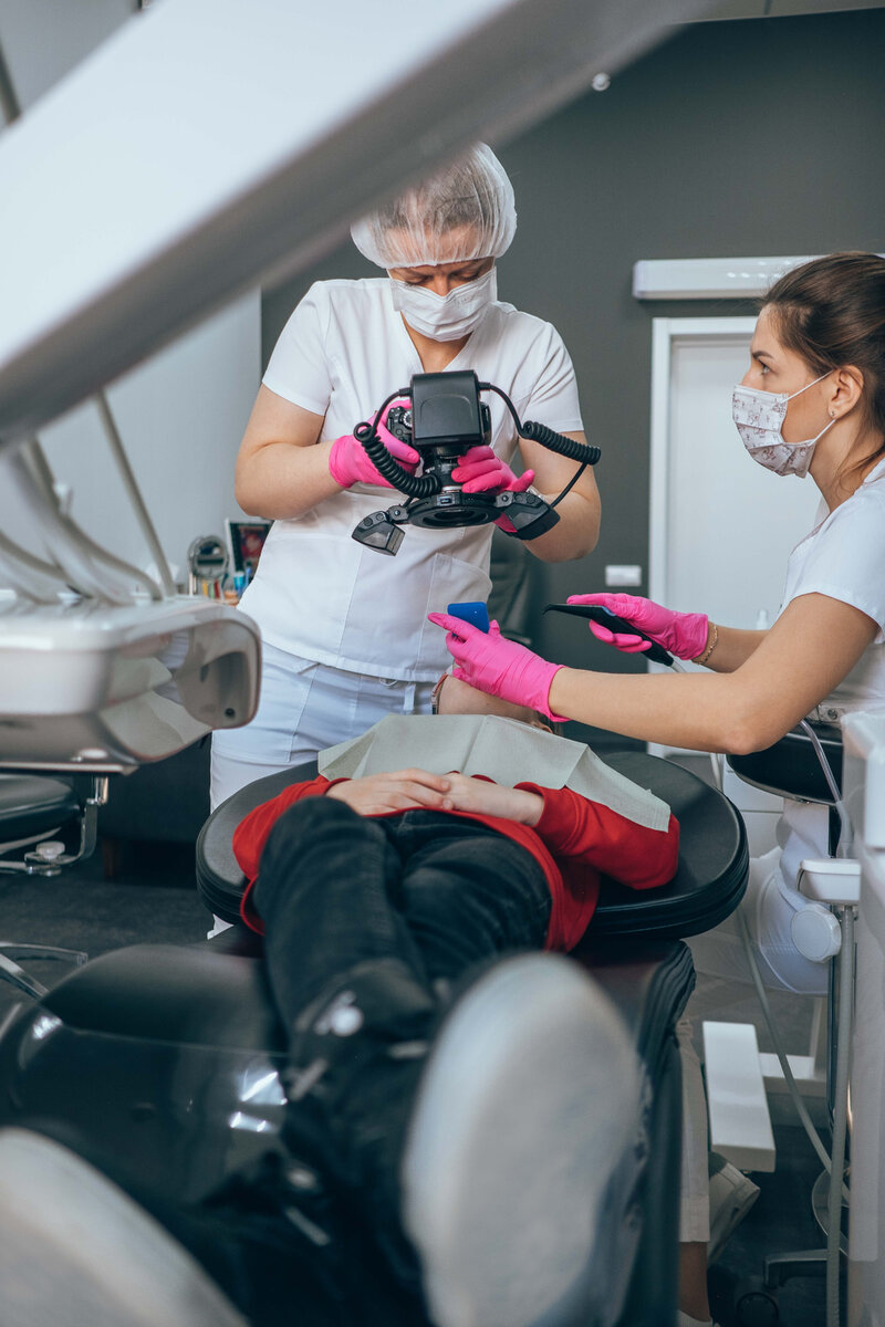 Приведите ребенка на обучение гигиене в Astra Dental Clinic. Только вы можете обеспечить ему сохранение собственных зубов на всю жизнь!