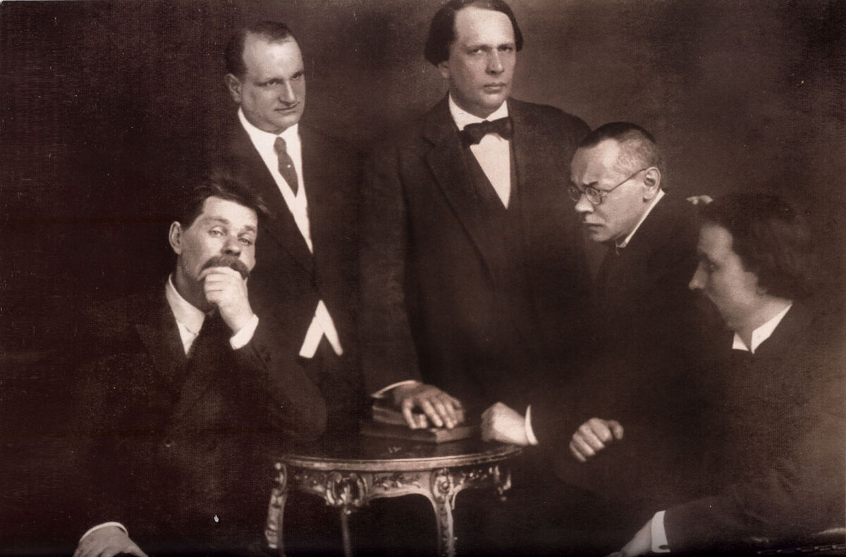 Максим Горький, Алексей Толстой и другие писатели в Берлине, 1922г. / общедоступное фото