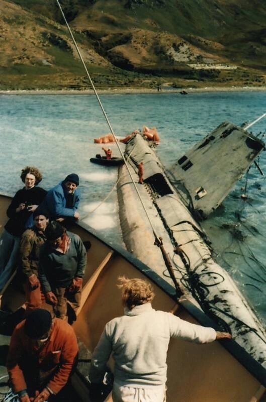 Буксировка подводной лодки для дальнейшего затопления