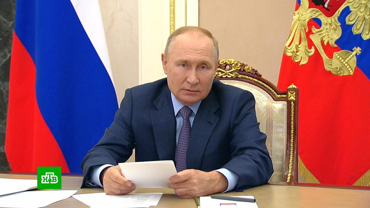    Путин дал старт движению по участкам трасс    М-12   ,    М-5    и Екатеринбургской кольцевой